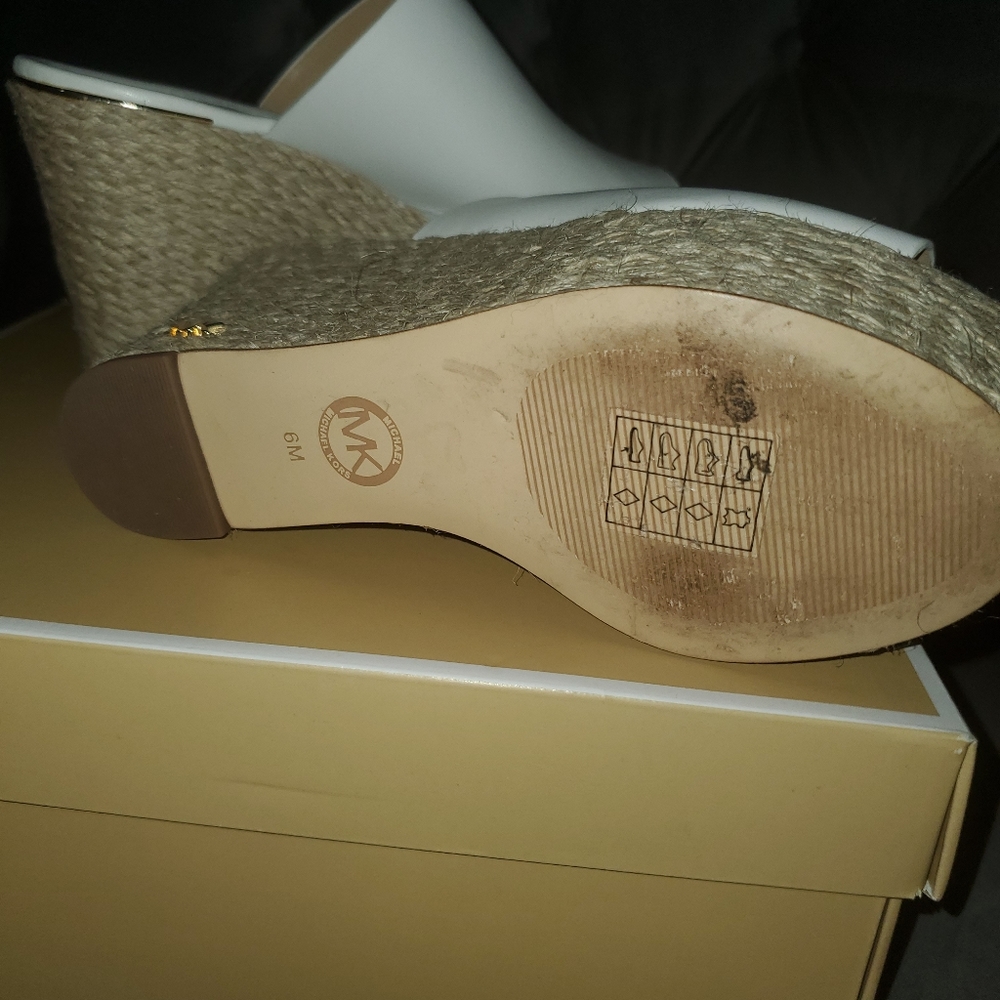 Shoes - Picture 5 of 6